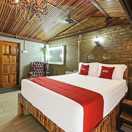 OYO 90636 Teratak Zakiah Chalet Hotel Jerantut Bagian luar foto