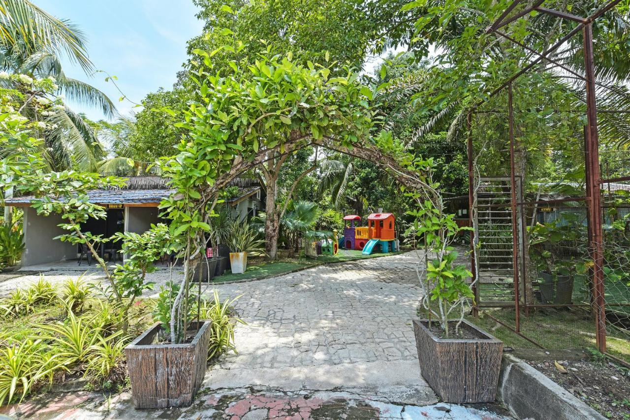 OYO 90636 Teratak Zakiah Chalet Jerantut Bagian luar foto